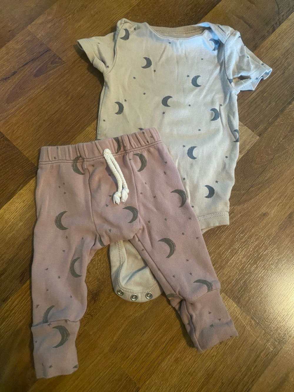 Moonprint 100% Cotton Two-Piece Baby Set in Cream & Dusty Pink